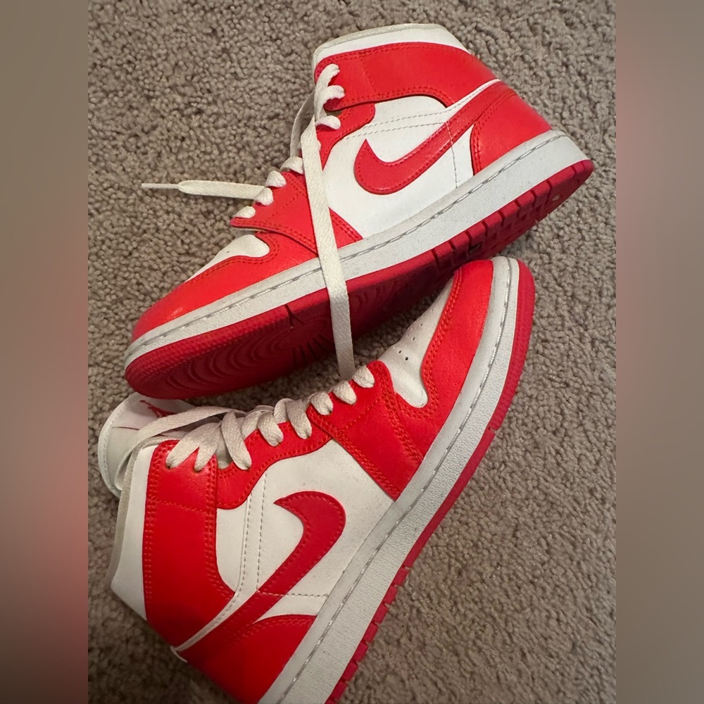 Jordan’s red and white shoes size 6